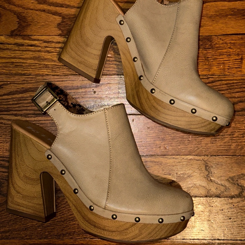 Korks Delaney clogs